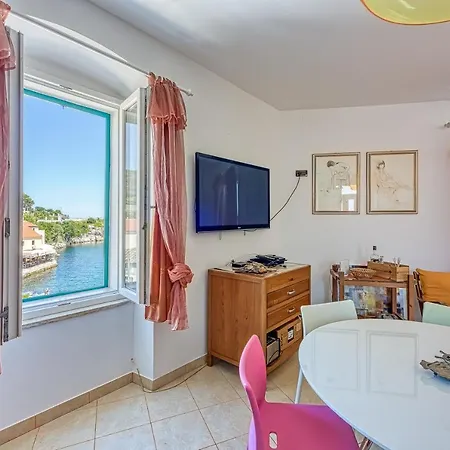 Astra 2 Harbour View - Happy Apartamento *